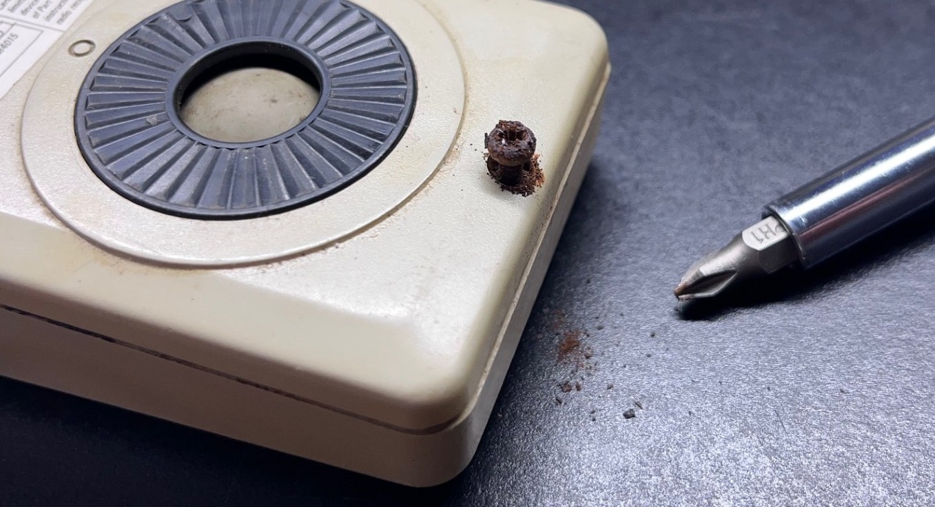 The rusted DB9 connector